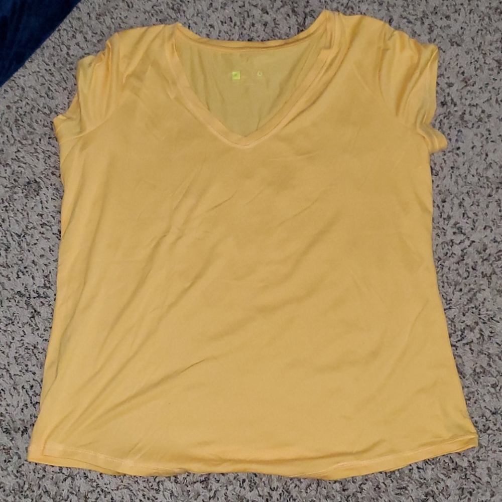 Xersion yellow t-shirt